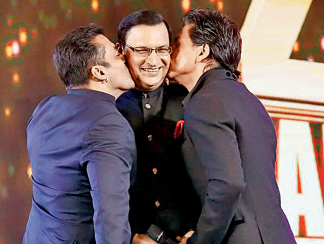 Shahrukh Khan calls Salman as India's Biggest Superstar RVCJ Media