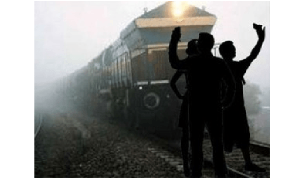 Shocking Incident - Selfie Craze In Front Of Running Train Kills 3 Youth RVCJ Media