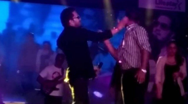 Mika Singh Slapped A Doctor Fan At Live Concert, Doctor Got Internal Injury In Left Ear RVCJ Media