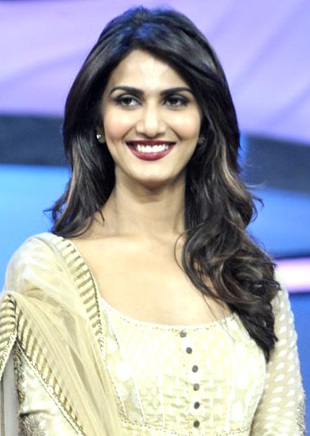 Vaani_Kapoor_promoting_'Shuddh_Desi_Romance'_on_DID_Super_Moms