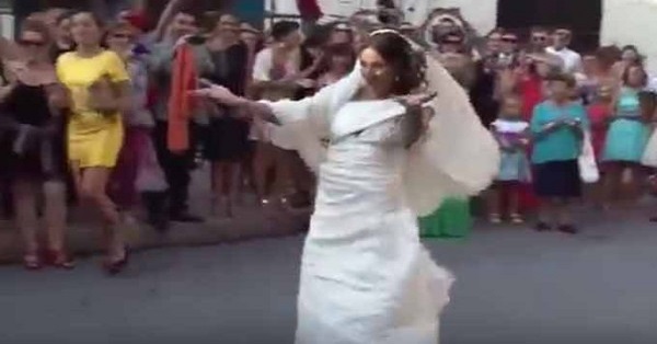 This Italian Bride's Dance On Bollywood Number Will Leave You Foot-tapping RVCJ Media