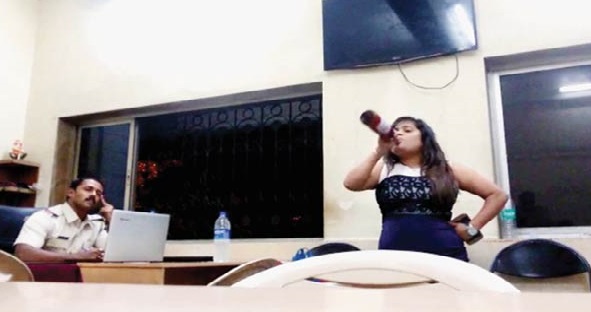 Woman Gets Wasted Inside The Police Station, Abuses & Threatens The Cop RVCJ Media