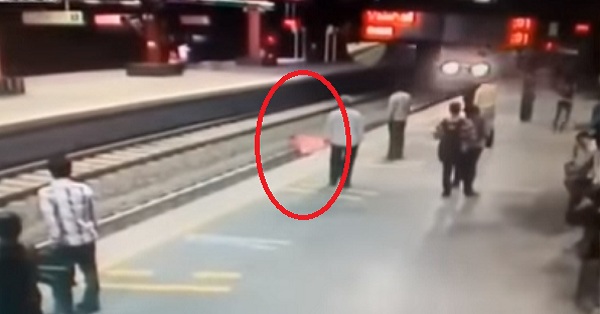 WATCH : A Woman Commits Suicide By Jumping In Front Of Delhi Metro Train -  RVCJ Media