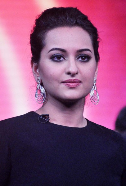 Sonakshi Sinha Finally Responds Strongly To Body Shaming Comments And Trolling - RVCJ Media