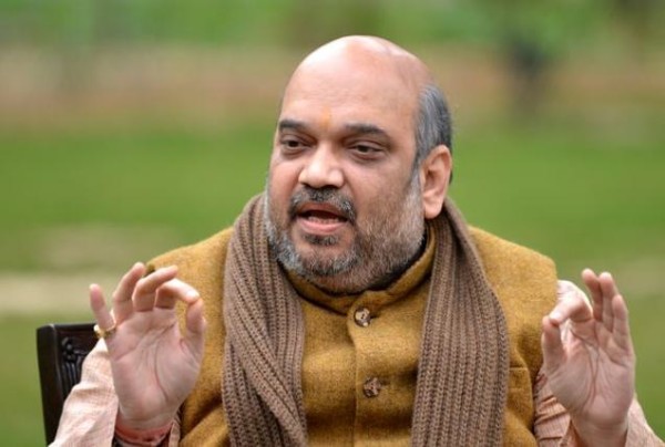 Amit Shah Mistakenly Dropped The Tri-Colour While Hoisting It; Got Trolled By Congress - RVCJ Media