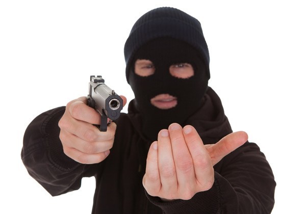 3 Men Robbed A House In Delhi To Buy Expensive Gift For Girlfriend, End Up In Jail 3 3 Men Robbed A House In Delhi To Buy Expensive Gift For Girlfriend, End Up In Jail - RVCJ Media