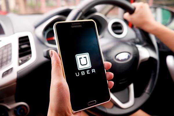 Girl Asks Her Cab Driver To Act Like Her Boyfriend, Here's Why She Said So - RVCJ Media