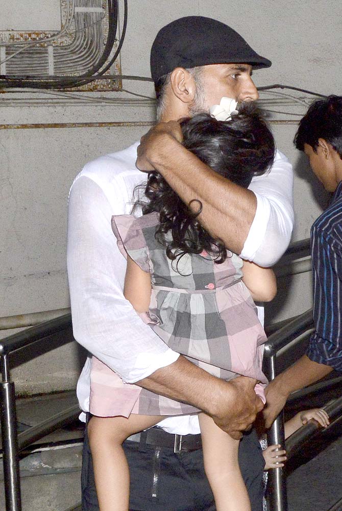 Secret! Here’s Why Akshay Kumar Always Hides His Daughter’s Face From Media!