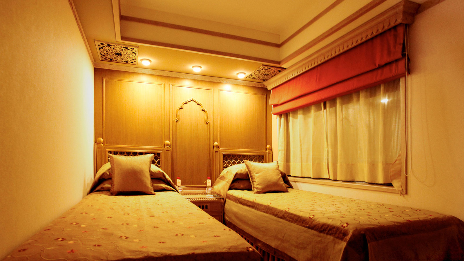 maharajasexpresspalaceonwheelsbedroom RVCJ Media