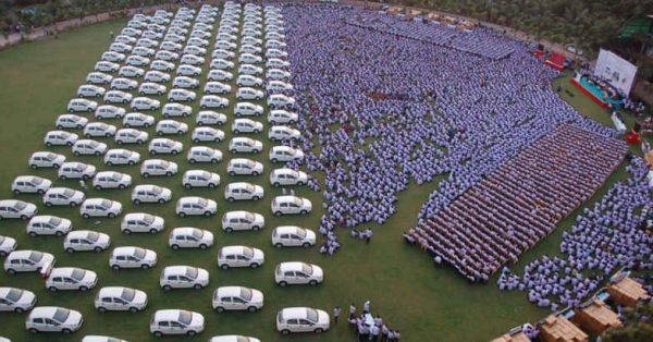 Savji Dholakia Is Back. Will Gift Cars To 600 Employees Of His Company This Diwali - RVCJ Media