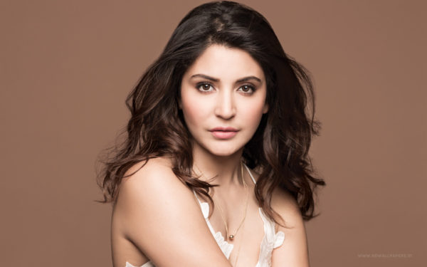Julia Michaels Is Anushka Sharma's Doppelganger. You Can't Miss Her Pictures. - RVCJ Media