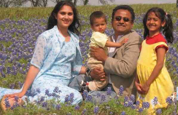 bollywood-ke-kisse-meenakshi-seshadri-does-this-work-leaving-the-bollywood-industry