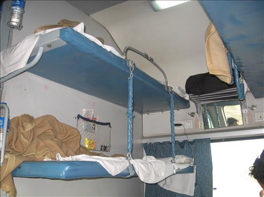 After Criticism From CAG, Railways To Stop Providing Blankets! Here's What They'll Do Now - RVCJ Media