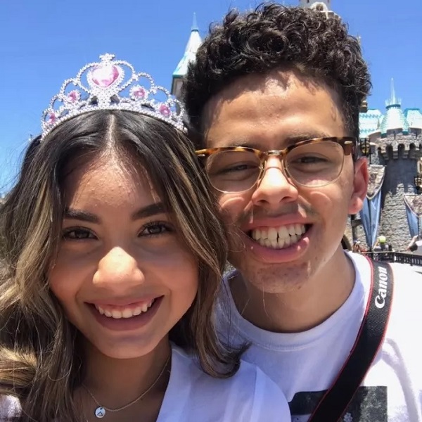 This Girl’s Selfies Were So Beautiful That Her Boyfriend Literally Started Crying! 2 This Girl’s Selfies Were So Beautiful That Her Boyfriend Literally Started Crying! - RVCJ Media