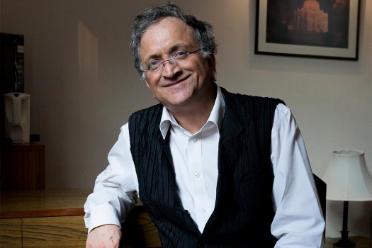 Ramchandra Guha Took A Dig At PM Modi & Got Brutally Trolled By Twitter! Check His Tweet! - RVCJ Media