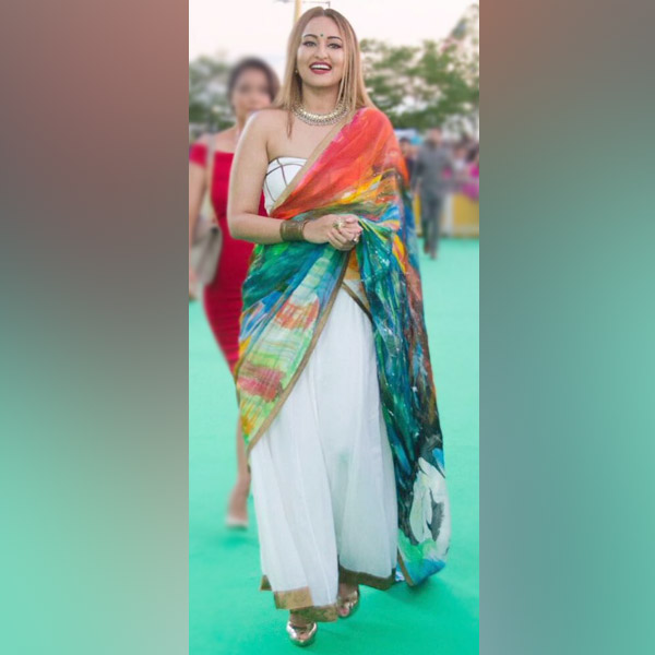 Sonakshi Trolled For Her New Look At IIFA! Check Tweets & See How Everyone Is Making Fun Of Her! - RVCJ Media