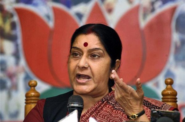 Sushma Swaraj Lashed Out At Sartaj Aziz In A Series Of Tweets For Not Issuing Visa For Jadhav’s Mother - RVCJ Media
