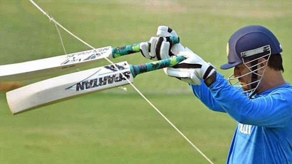 Here’s How Much The Bats Of Virat Kohli & MS Dhoni Cost! Amount Is Too High