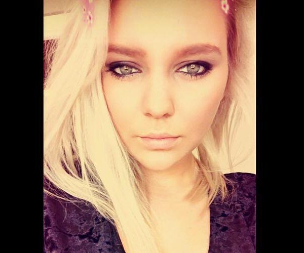 16-Yr Depressed Girl Asked Hairstylist To Shave Her Hair! She Spent 13 Hours &Amp; Result Is Awesome 3 16-yr Depressed Girl Asked Hairstylist To Shave Her Hair! She Spent 13 Hours & Result Is Awesome - RVCJ Media