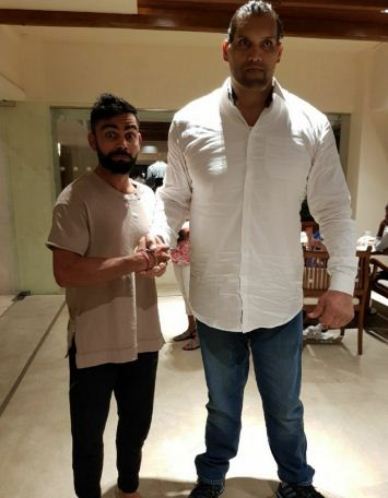 When Kohli Met The Great Khali! Twitter Is Amused & Has The Most Hilarious Trolls! - RVCJ Media