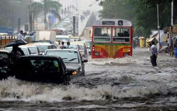 Mumbai Comes To Standstill! Heavy Rains Grip The City & These Pics Would Make You Stay Back Home! - RVCJ Media
