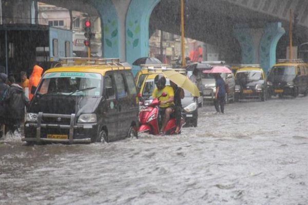 Mumbai Comes To Standstill! Heavy Rains Grip The City & These Pics Would Make You Stay Back Home! - RVCJ Media