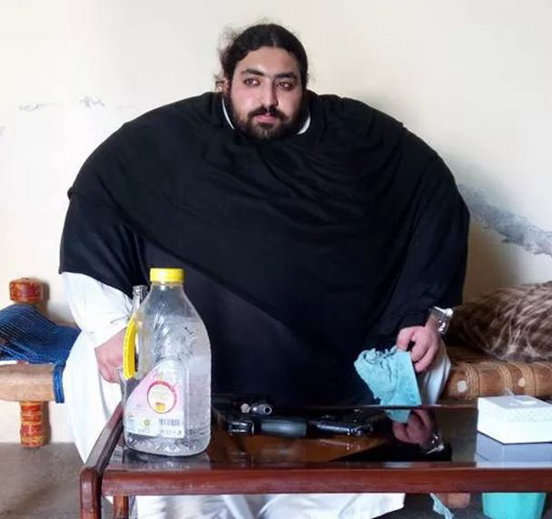This Pakistani Hulk Weighs 435 Kg And Can Lift People With Single Hand 4 This Pakistani Hulk Weighs 435 KG And Can Lift People With Single Hand - RVCJ Media