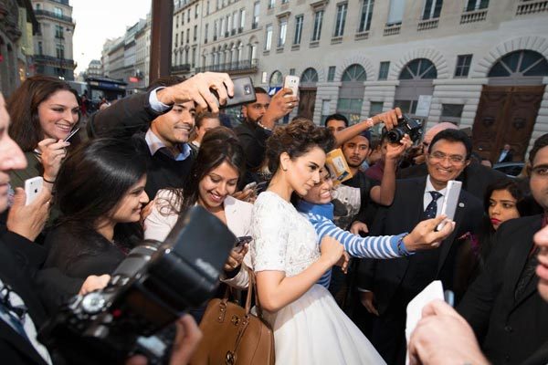 When Fans Irritated These Actresses To The Core. You Must Read These 7 Instances 4 When Fans Irritated These Actresses To The Core. You Must Read These 7 Instances - RVCJ Media