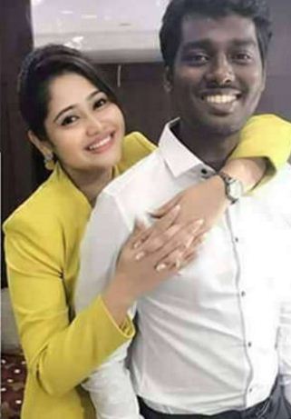 This Couple Is Going Viral On Social Media Since Few Days! Know Who They Are! 2 This Couple Is Going Viral On Social Media Since Few Days! Know Who They Are! - RVCJ Media