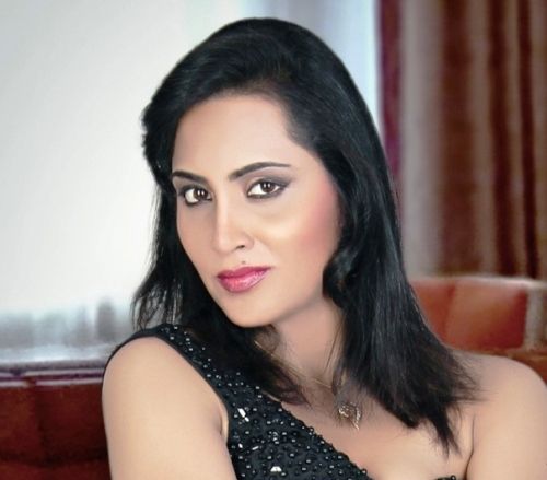Arshi Khan Posted A Hot Video On Instagram, Got Trolled Mercilessly For Showing Her Cleavage - RVCJ Media