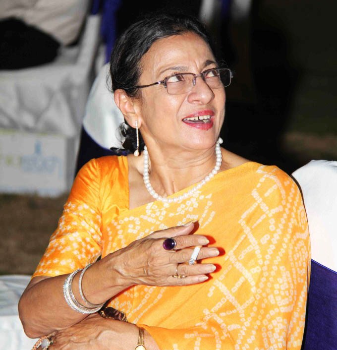 These Bollywood Actresses Are Chain Smokers. How Many Did You Know?