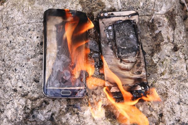Mid-Air Scare. Samsung Phone Caught Fire On Jet Airways Flight From Delhi To Indore - RVCJ Media