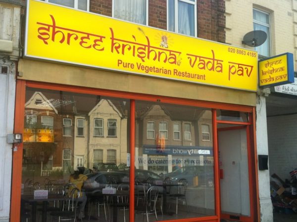 They Lost Their Jobs & Started Selling Vada Pav In London. Now, Annual Turnover Is 4.4 Crores - RVCJ Media