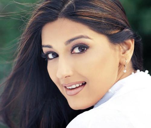 Remember Sarfarosh Actress Sonali Bendre? Here’s How She Looks Like Now 3 Remember Sarfarosh Actress Sonali Bendre? Here’s How She Looks Like Now - RVCJ Media