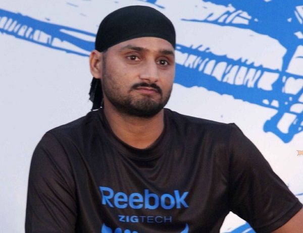 Harbhajan Slams A Twitter User Who Told Him Not To Glorify Navy For Just Doing Their Duty 2 Harbhajan Slams A Twitter User Who Told Him Not To Glorify Navy For Just Doing Their Duty - RVCJ Media