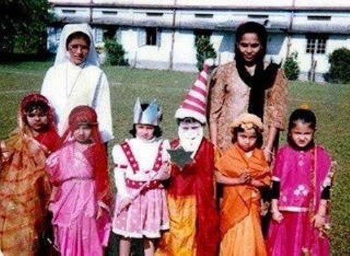 Dhoni’s Wife Sakshi &Amp; Anushka Sharma Are Childhood Friends? Here’s The Proof 5 Dhoni’s Wife Sakshi & Anushka Sharma Are Childhood Friends? Here’s The Proof - RVCJ Media