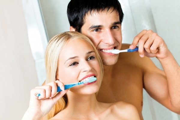 10 Things Couples Do Which Seem To Be Weirdest But Are Absolutely Normal 7 10 Things Couples Do Which Seem To Be Weirdest But Are Absolutely Normal - RVCJ Media