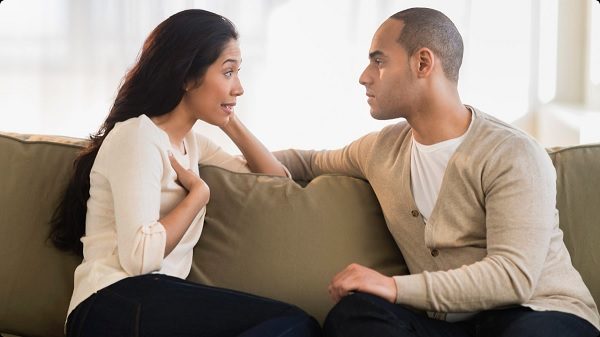 10 Things Couples Do Which Seem To Be Weirdest But Are Absolutely Normal 10 10 Things Couples Do Which Seem To Be Weirdest But Are Absolutely Normal - RVCJ Media
