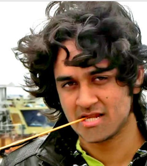 Vikas Gupta Had Waist Length Hair Before. He Looks Unrecognizable In Old Pics 9 Vikas Gupta Had Waist Length Hair Before. He Looks Unrecognizable In Old Pics - RVCJ Media