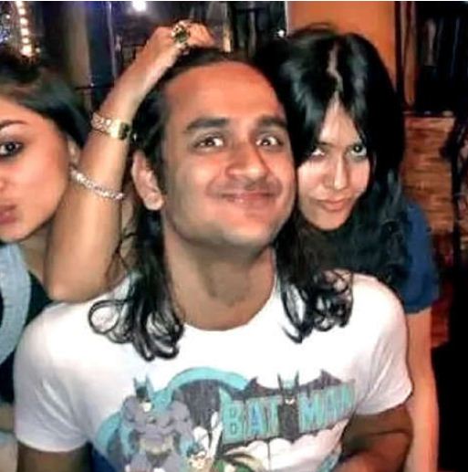 Vikas Gupta Had Waist Length Hair Before. He Looks Unrecognizable In Old Pics 7 Vikas Gupta Had Waist Length Hair Before. He Looks Unrecognizable In Old Pics - RVCJ Media