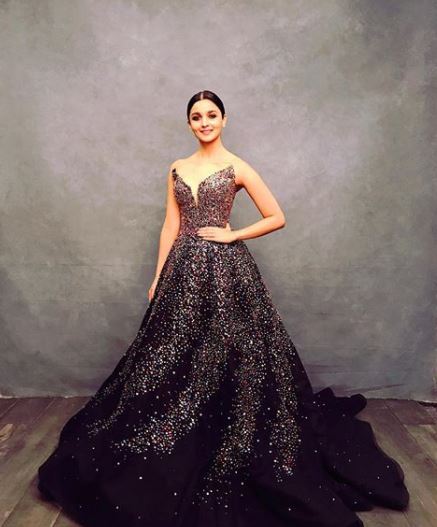 9 Bollywood Actresses Who Wore Really Expensive Dresses. Many Can'T Afford Them 3 9 Bollywood Actresses Who Wore Really Expensive Dresses. Many Can't Afford Them - RVCJ Media