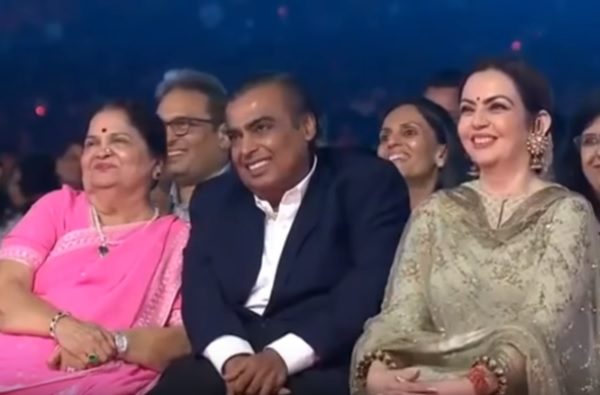 Shah Rukh Asked Anant Ambani His First Salary. Anant's Reply Left Shah Rukh Embarrassed - RVCJ Media Shah Rukh Asked Anant Ambani His First Salary. Anant's Reply Left Shah Rukh Embarrassed - RVCJ Media