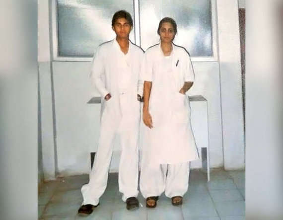 Arshi Wanted To Be A Doctor &Amp; Her Pics From College Days Are Completely Unrecognizable 4 Arshi Wanted To Be A Doctor & Her Pics From College Days Are Completely Unrecognizable - RVCJ Media