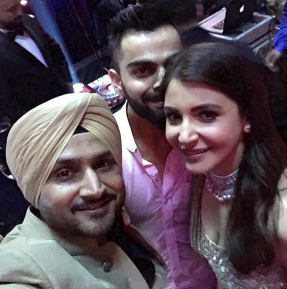 Bhajji Enjoyed A Lot In Virushka'S Wedding. Shares Dance Video With Srk &Amp; Gave Them Nicknames 3 Bhajji Enjoyed A Lot In Virushka's Wedding. Shares Dance Video With SRK & Gave Them Nicknames - RVCJ Media