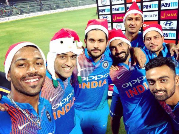 Dhoni Turned Santa After India Won Series Against Sri Lanka. Twitter Calls Him Cutest Santa Ever 3 Dhoni Turned Santa After India Won Series Against Sri Lanka. Twitter Calls Him Cutest Santa Ever - RVCJ Media