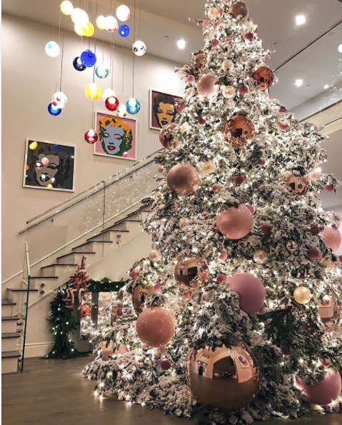 Diljit’s Love For Kylie Jenner Is True &Amp; His Comment On Her Christmas Post Proves This 4 Diljit’s Love For Kylie Jenner Is True & His Comment On Her Christmas Post Proves This - RVCJ Media