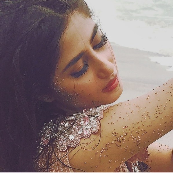 This Gorgeous Girl From Across The Border Is Giving Tough Competition To Bollywood Divas 9 This Gorgeous Girl From Across The Border Is Giving Tough Competition To Bollywood Divas - RVCJ Media