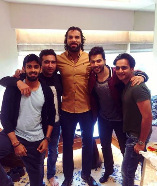 Varun Dhawan'S Dream Come True. Enters Wwe Ring And Poses With Triple H And Jinder Mahal 3 Varun Dhawan's Dream Come True. Enters WWE Ring And Poses With Triple H And Jinder Mahal - RVCJ Media