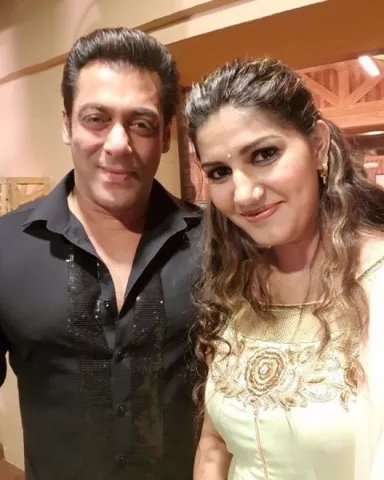 After Bigg Boss 11 Finale, Host Salman Partied With Contestants Whole Night. See Pics - RVCJ Media