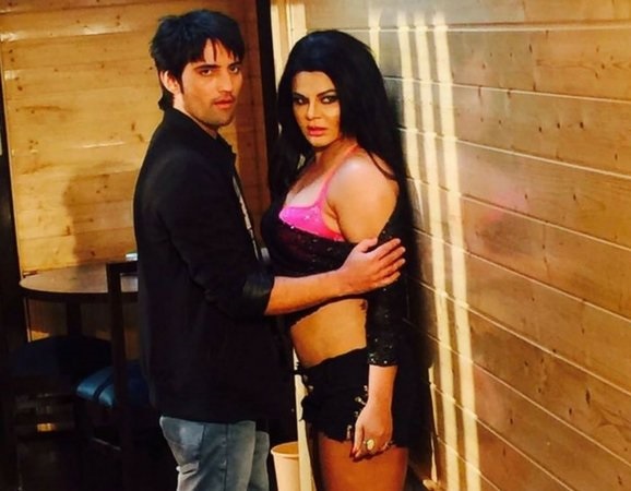 Rakhi Sawant Took Half Bottle Of Alcohol &Amp; 55 Retakes For 1 Kissing Scene, Thanks To Mika Singh 2 Rakhi Sawant Took Half Bottle Of Alcohol & 55 Retakes For 1 Kissing Scene, Thanks To Mika Singh - RVCJ Media